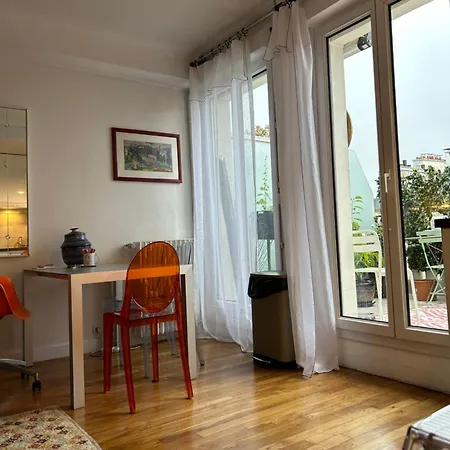 De Charme Avec Terrasse Apartment *